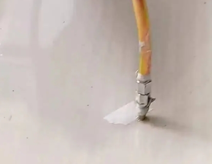 嘉黎瓷砖空鼓维修公司专业解答在瓷砖铺贴过程中，如果使用的砂料过粗（如全部使用了粗砂），可能会导致以下问题